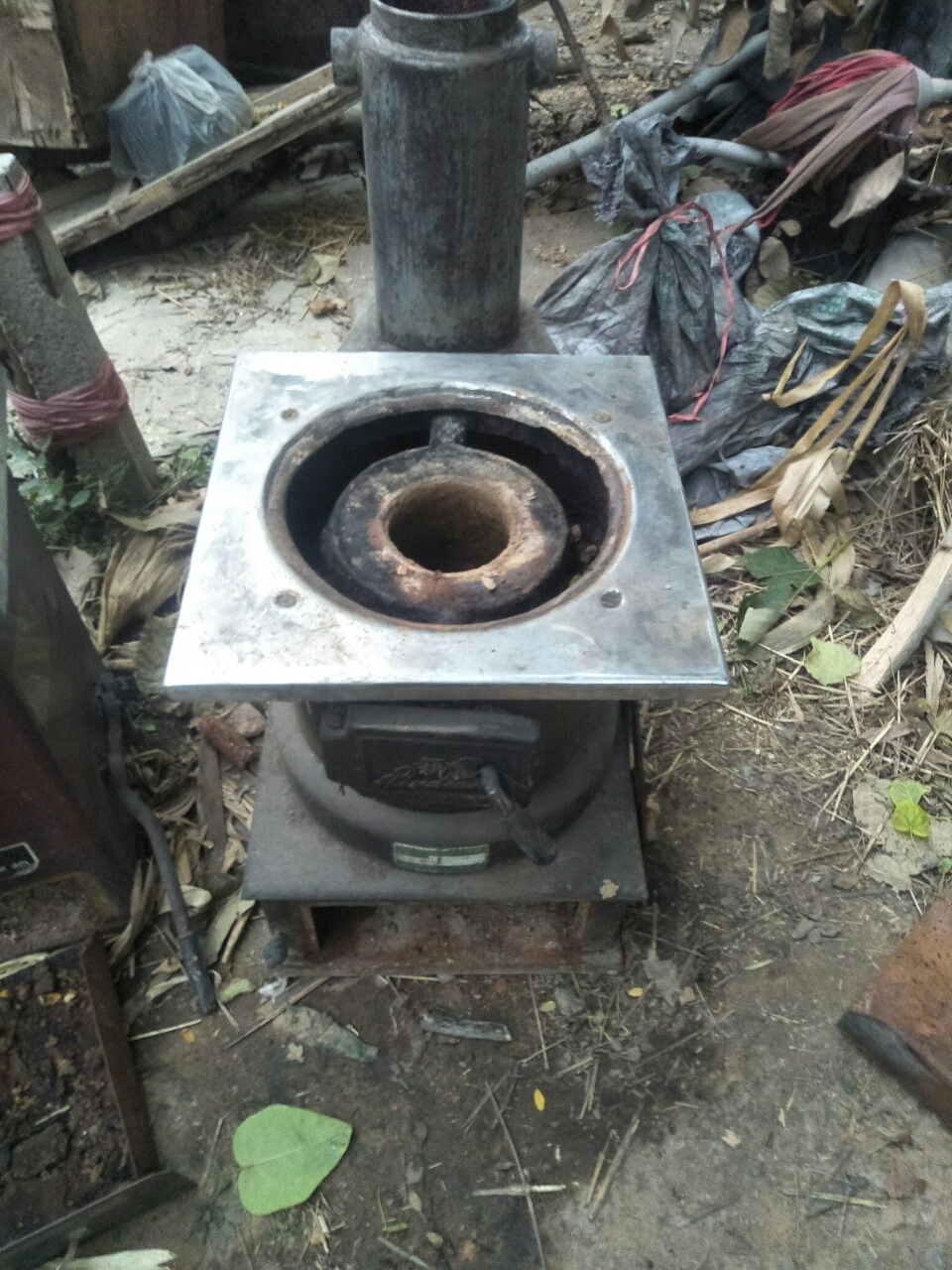 卖煤改气拆下来的正常使用的暖气炉子暖气片管子电话
