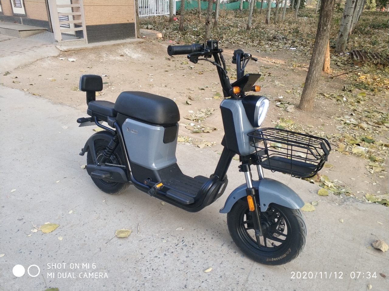 雅迪v20电动车