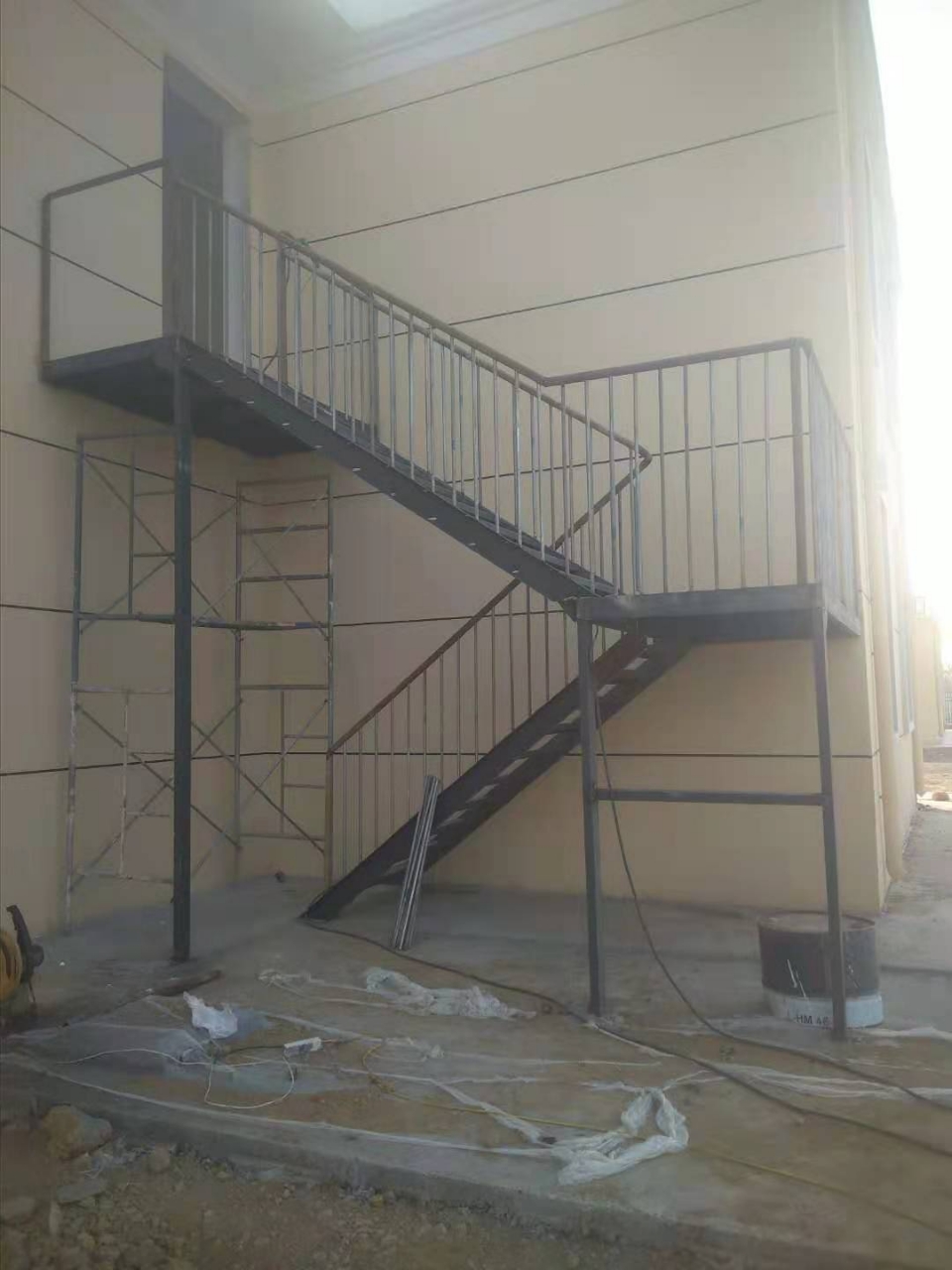 电焊加工.承接楼梯钢架板房,彩钢房.围档扶手栏杆气