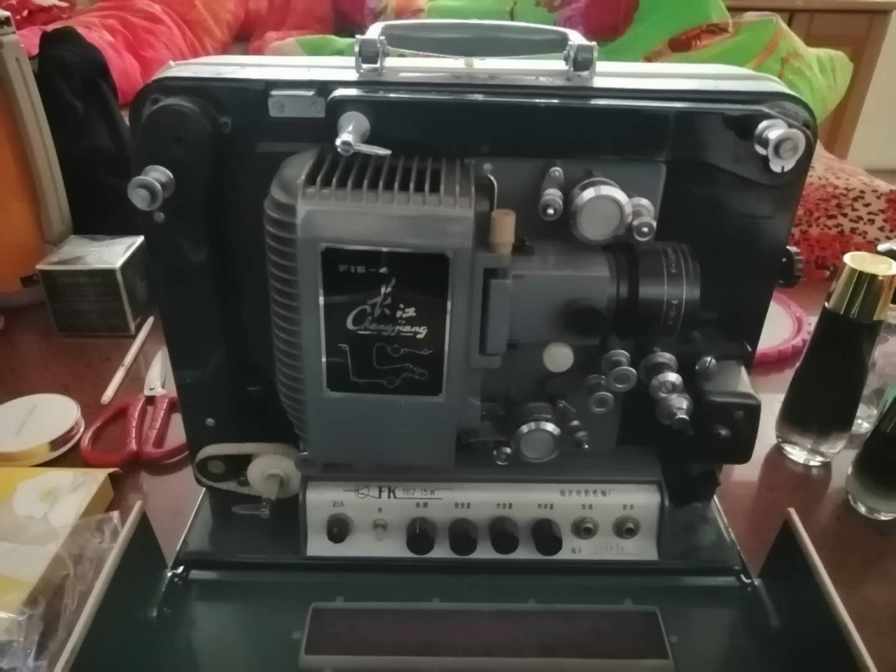 出售长江牌电影胶片放映机