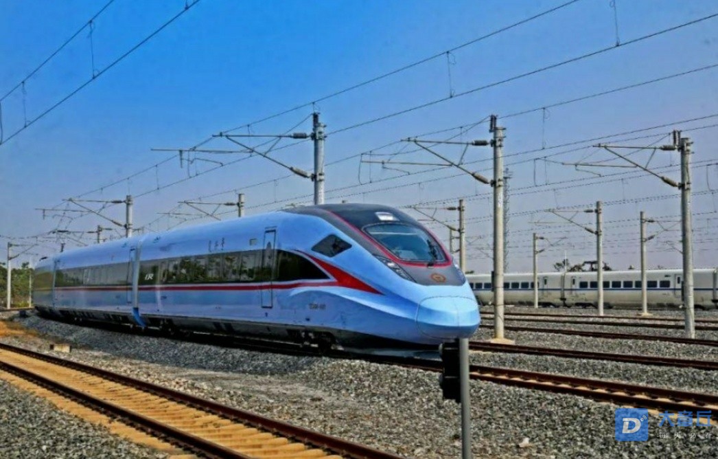 中国高铁飞越全球最舒服的动车组列车来了蓝妹妹和蓝暖男