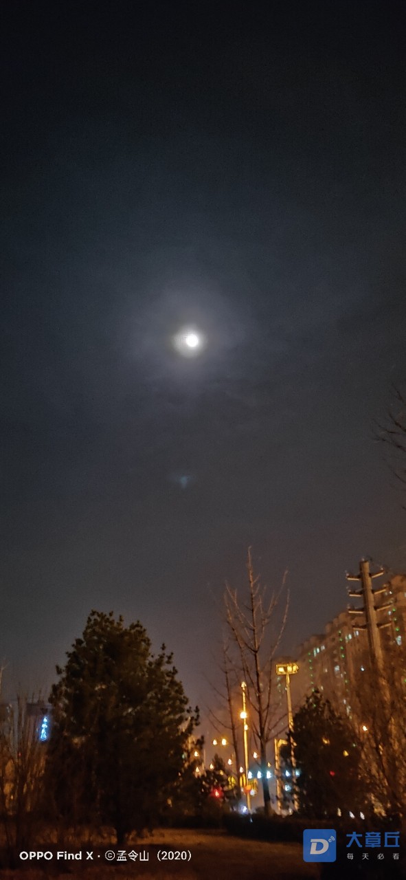 夜晚月亮真实图片图片