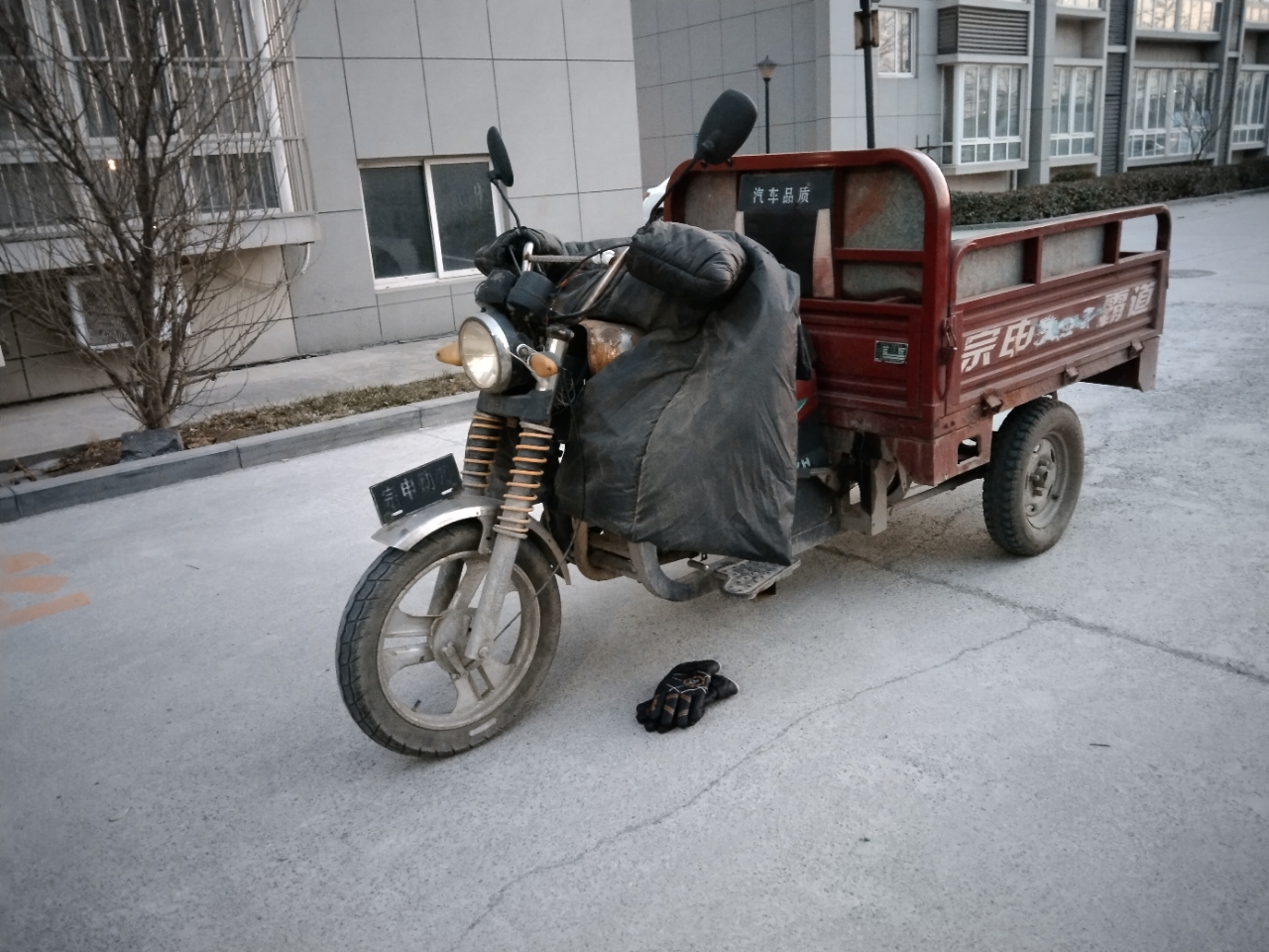 广东摩托车撞叉车图片