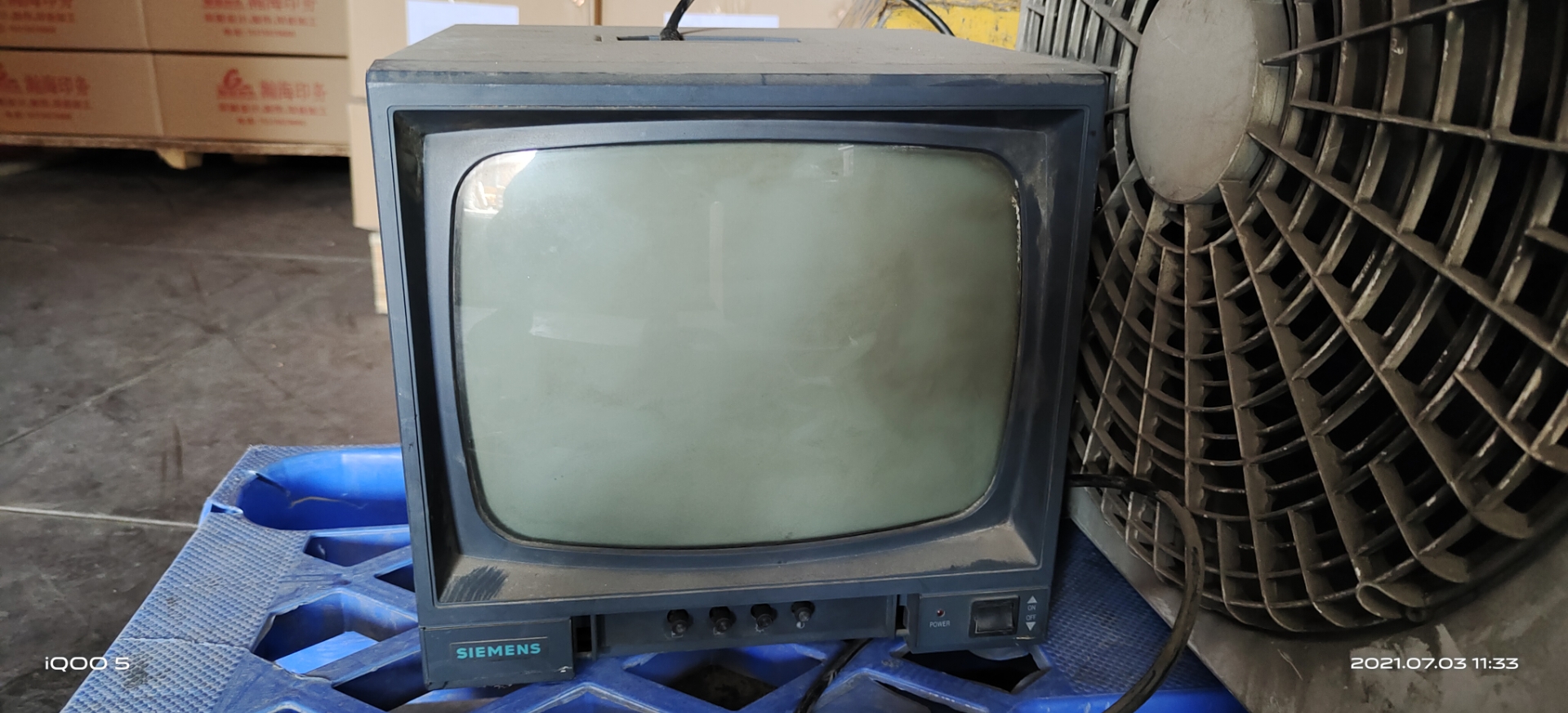 特旧版的老式电视机