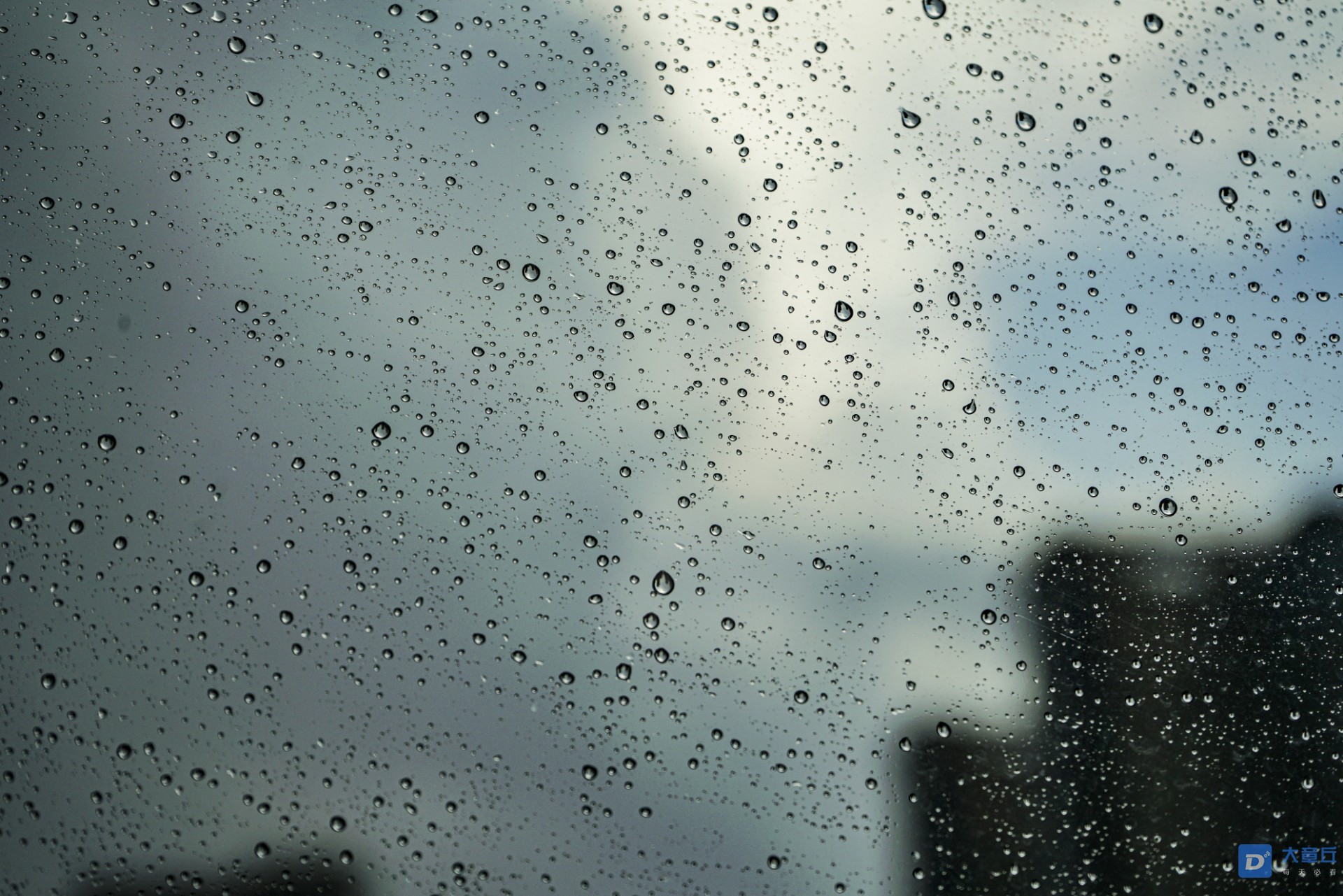 下大雨图片壁纸图片